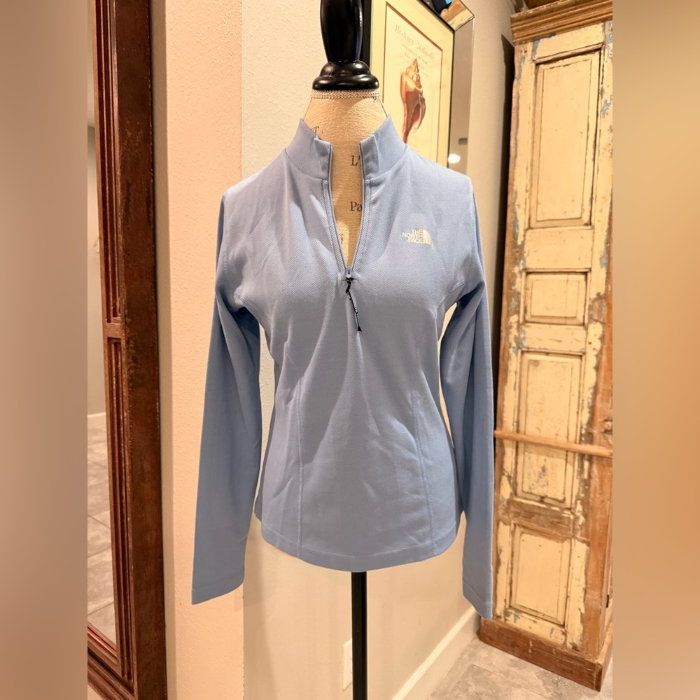 The North Face Women's Quarter-Zip Top in Blue and Black Sz. M